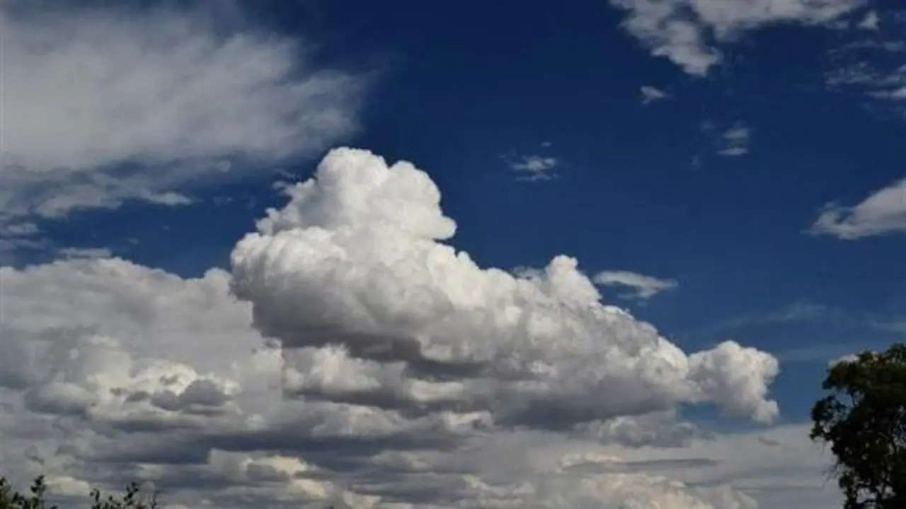 سحب كثيفة.. الأرصاد توضح تأثير الغطاء السحابي على درجات الحرارة في 6 محافظات